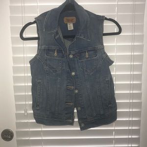 Levi’s denim vest